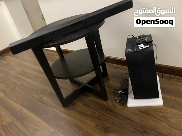سماعة بلوتوث وطاولة ايكيا
