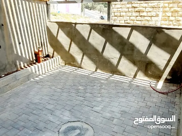 شقة 170 متر مع ساحة 40 متر للبيع بالقرب من وسط رام الله