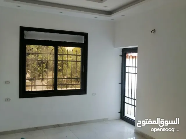 شقق فارغه للايجار جديده لم تسكن تشطيبات فاخره مساحة 125 متر طوابق مختلفه قرب دوار العيادات