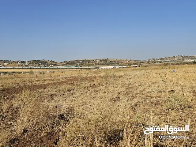 ارض للبيع مساحة صافية 600 متر مربع واقعة بين بيت قاد ودير غزالة