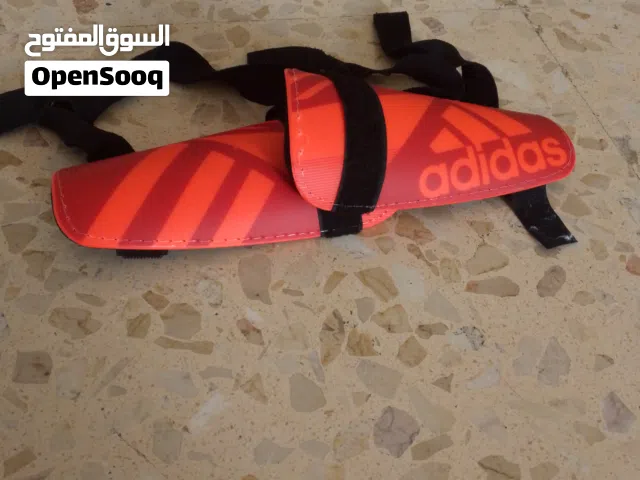 حماية رجلين لكرة القدم