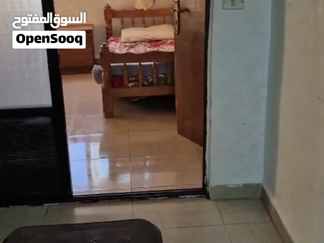 قرب سكن اميمه غرفه و صاله طابق 2بدون مصعد