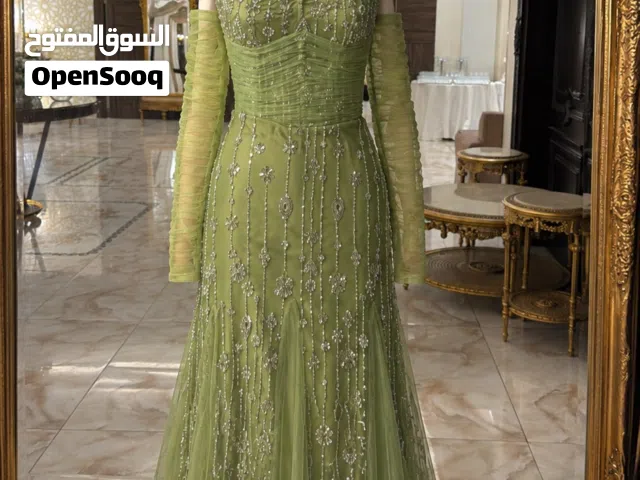فستان للبيع