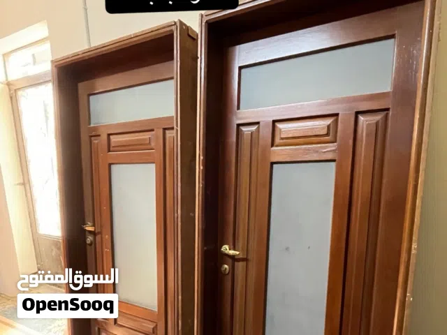 ملك المستعمل اكبر تشكيلة ابواب خشب داخلي و رئيسي بحال الوكاله مع كامل اغراضهم
