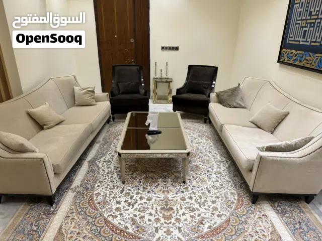 طقم غرفه جلوس كامل مستعمل ونضيف جدا من العالميه