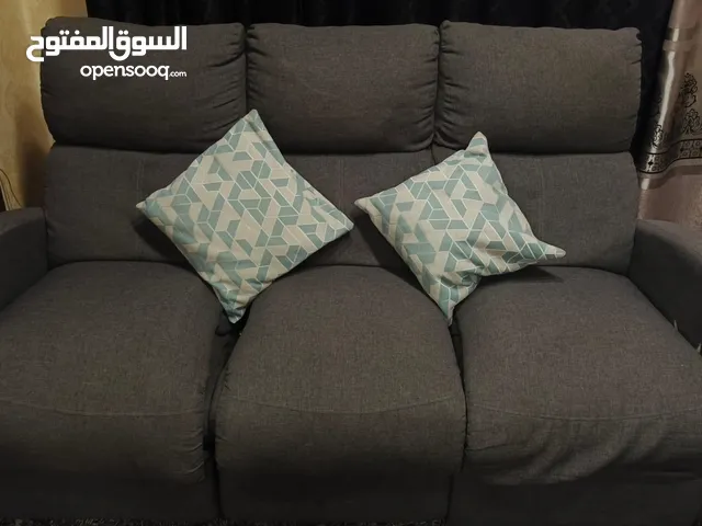 طقم ريكلاينر لون سكني مستعمل نظيف