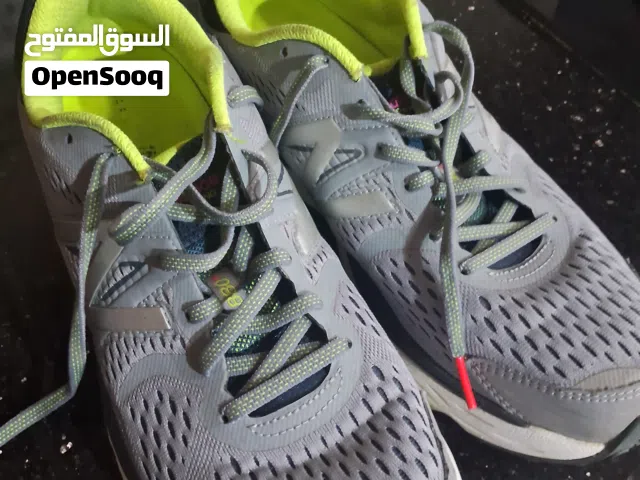 حذاء  رياضي