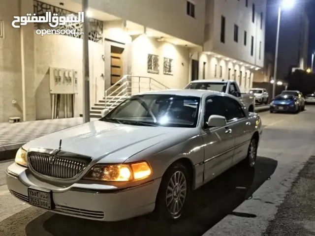 Used Lincoln Town Car in Saihat