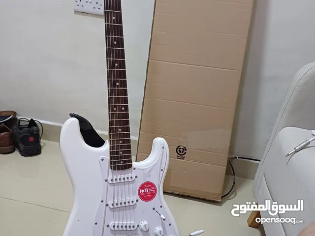 used electric guitar with its suppliments گيتار كهربائي بملحقاته