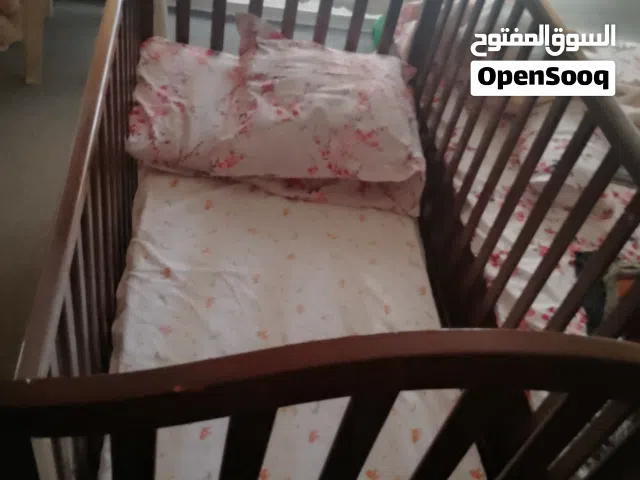 سرير اطفال سرير خشب اطفال بطول 136 وعرض 75 مناسب للاطفال الرضع حتى عمر 3 سنوات