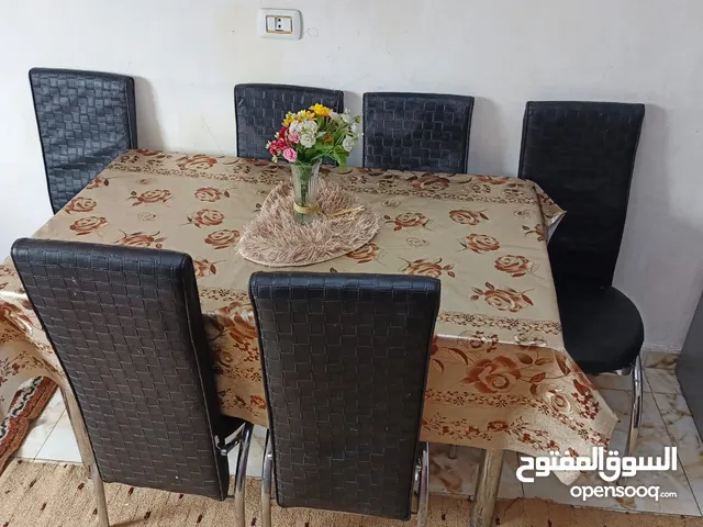 طاوله سفره 6كراسي للبيع 25 دينار