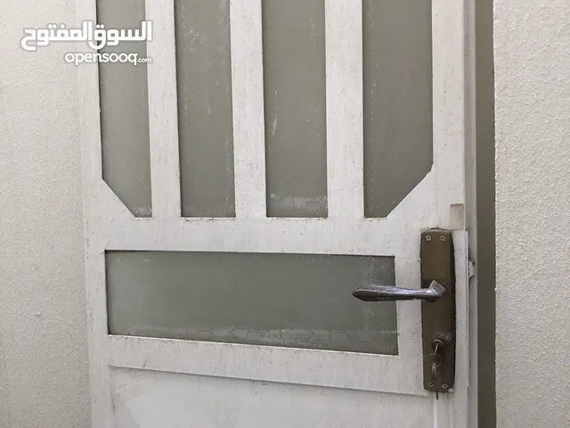 باب حديد ثقيل جداً بدون چرچوبة