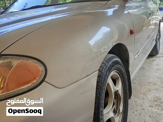 2000 هيونداي افانتي SE