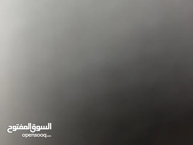 أشياء أثريه مثل السنبله و أطباق تعود ل 1910 و طوابع قديمه