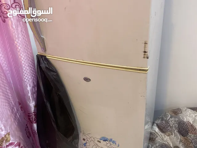 سلام وعليكم ثلاجه مستخدمه ونضيفه كلش مابيها اي عطل +غساله كبيره ونضيفه للبيع بسعر مناسب