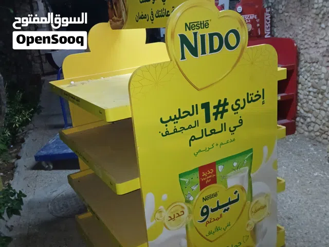 استاندات وطاولات وخزائن سوبر ماركت وفترين وكاونترات مستعمل بحاله جيده حداً