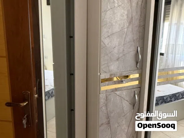 غرفة نوم كاملة و غرفة ضيوف للبيع