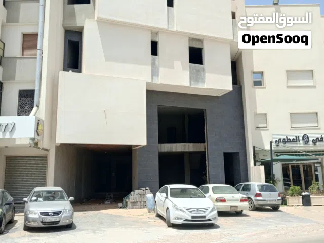 مبنى يوجد به 6 طوابق للايجار يصلح يكون مصرف أو مصحه أو مجمع عيادات