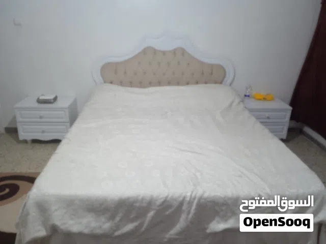 دار نوم بيضاء مستعملة