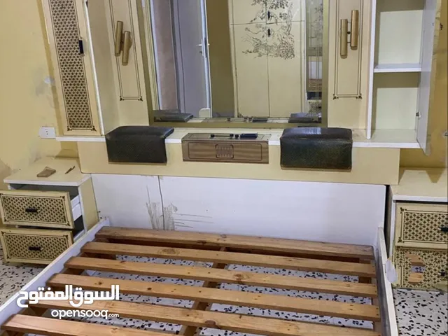 حجرة نوم زوجيه للبيع وبسعر مناسب المكان السراج