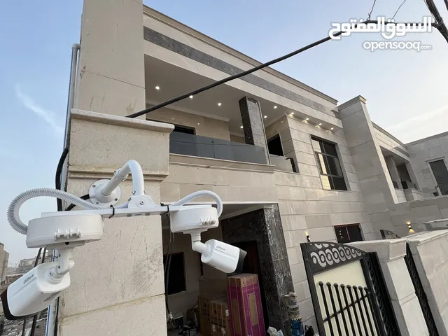 فني عام كهربائي كلشي تنصيب كامرات وصيانه وتئسيس كهرباء وباي فيتر وديكورات خارجيه وداخليه وتنصيب صحن