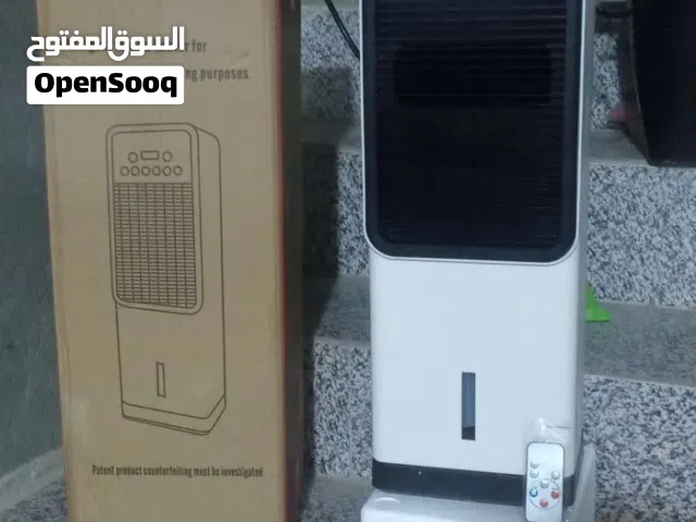 مبردة هواء حجم مكتبي مع ريمونت وكذلك تعمل باللمس  مع مطارتي ثلج  وتعطي هواء حار بالشتاء ماركه الماني