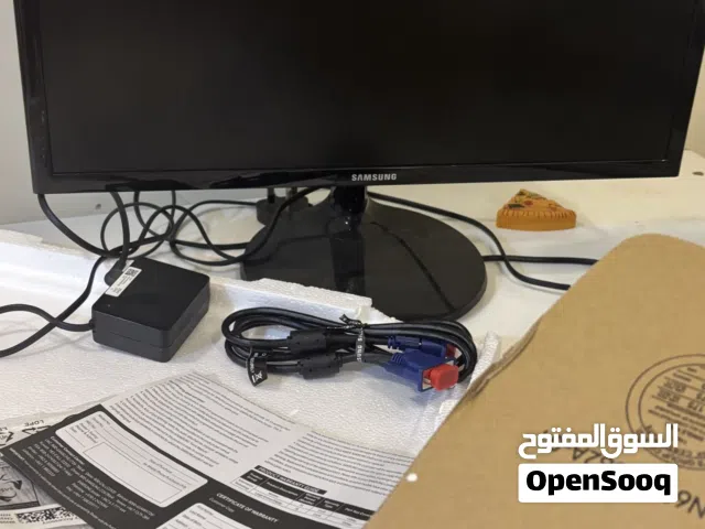 شاشة سامسونج للألعاب شبه جديدة لقطة