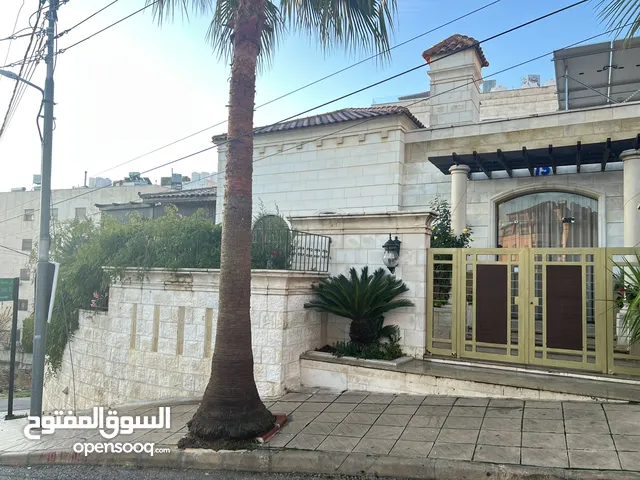 LUXURIOUS VILLA IN DAHIET AL RASHEED