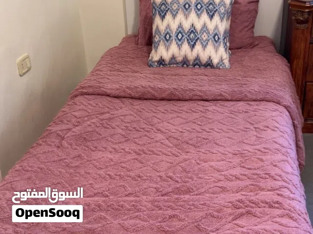 سرير عدد 2 تخزين بحالة ممتازه خشب