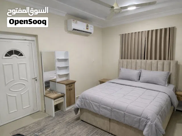 غرف راقية بأحجام مختلفة مع حمام مفروشة للإيجار - المعبيلة