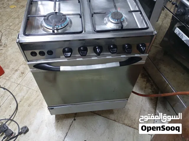 فرن اربع عيون نظيف بالكامل وممتاز جدا وقابل للتفاوض