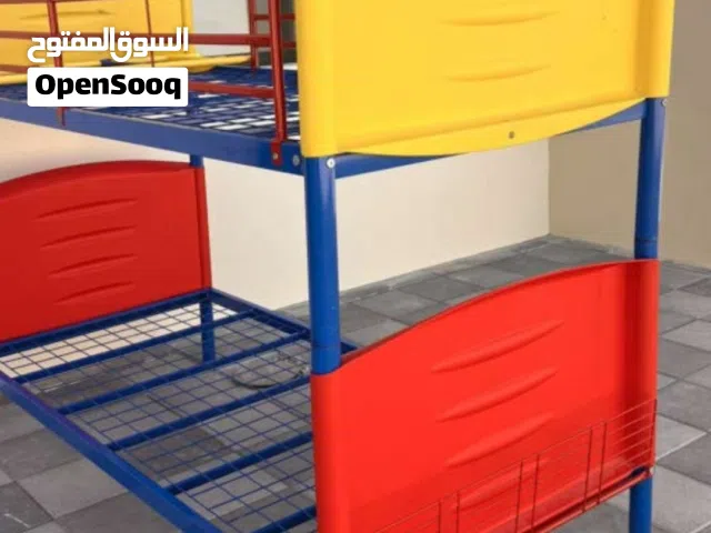 سرير أطفال مكون من دورين. A two-story children's bed