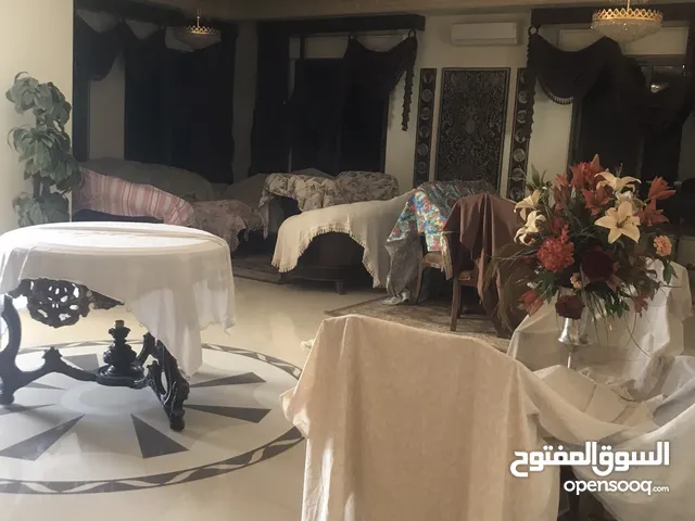 700 m2 More than 6 bedrooms Villa for Sale in Amman Al Kursi
