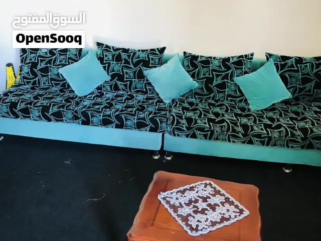 صالون قاعدة الومنيوم بحالة ممتازة