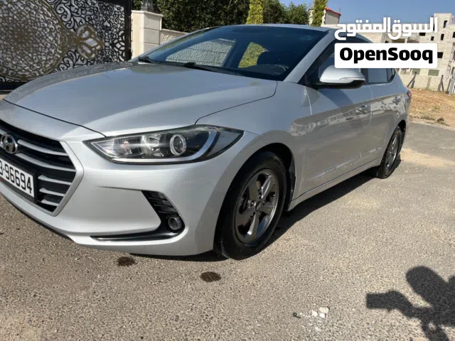 2018 هيونداي افانتي Standard