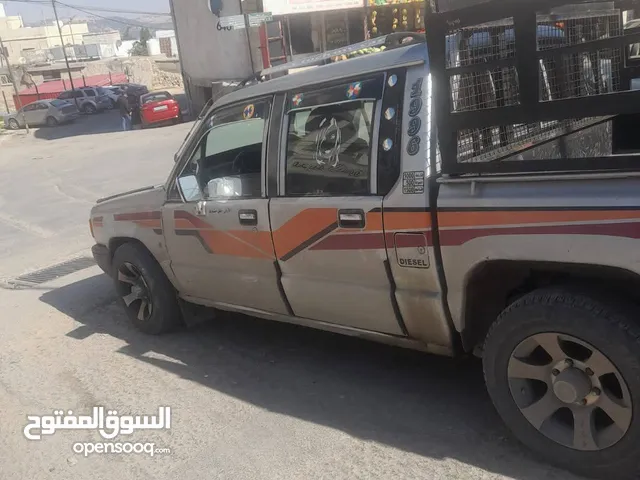 L200.....1996 فحص مرفق مع الصور تابلوا ولا خشط كل شي شغال كوشوك امامي وكاله مع كفالته خلفي نص عمر