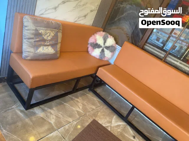 كراسي حديد تفصيل مقاعد جلد جديد عدد 8 متوفر لونين اخضر زيتي وبني