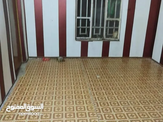 بيت للبيع القبله سوق المسطر قرب الشارع العام بسعر 175