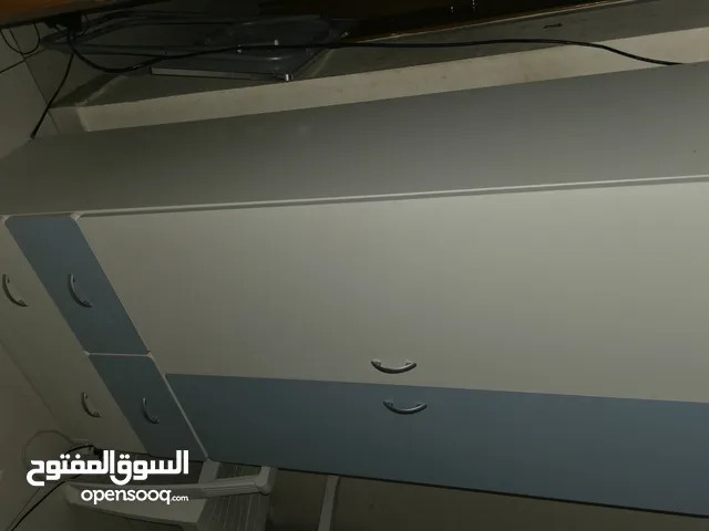 للبيع العاجل دولاب اولاد ضلفة واحدة مع تليفزيون سامسونج 32 بوصة