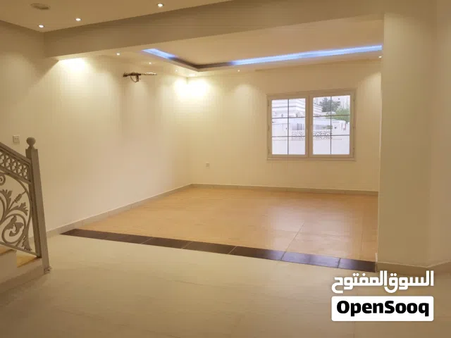 365 m2 More than 6 bedrooms Villa for Rent in Muscat Al Mawaleh