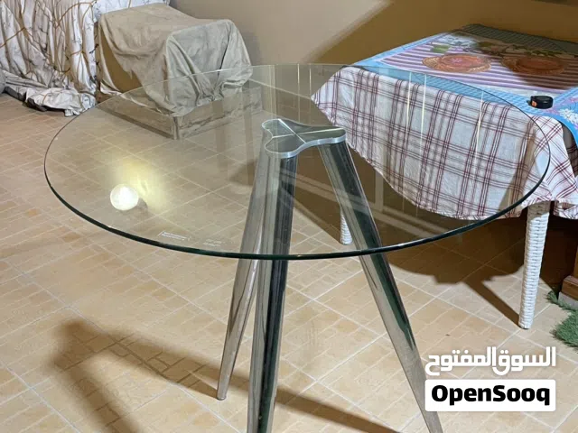طاوله دائريه كبيره وبتصميم عصري وقابل للتفاض بشي بسيط
