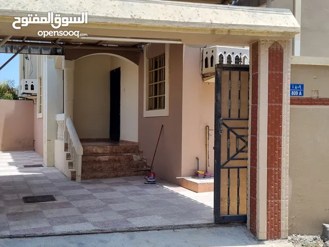 300 m2 3 Bedrooms Apartments for Rent in Al Batinah Sohar
