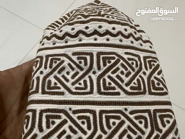 كمة خياطة عمانية بإتقان للبيع مقاس 11 .