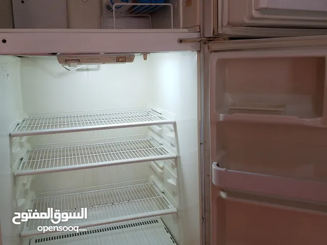 ثلاجه للبيع بسرعه عرطه على وجه السرعه