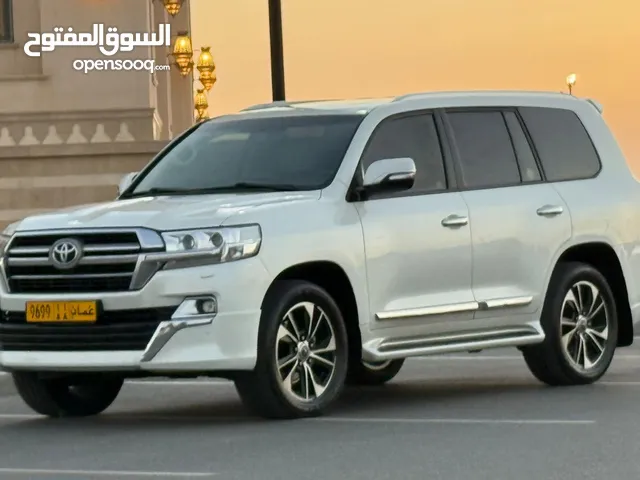 Toyota land cruiser 2020 vxr v8 gcc. Spec