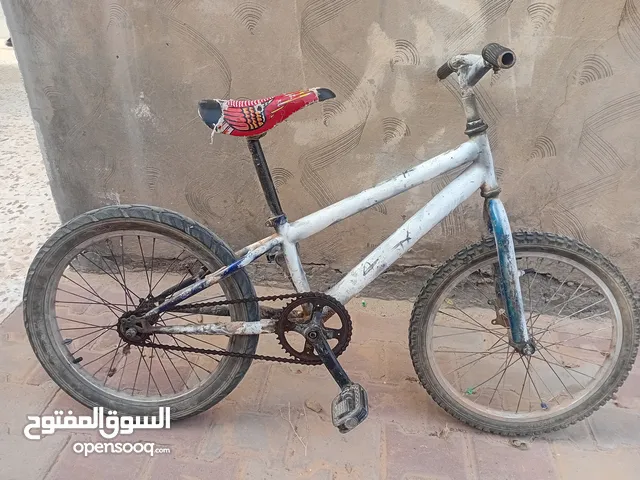 درجة بي ام x اللون الزرق والبيض