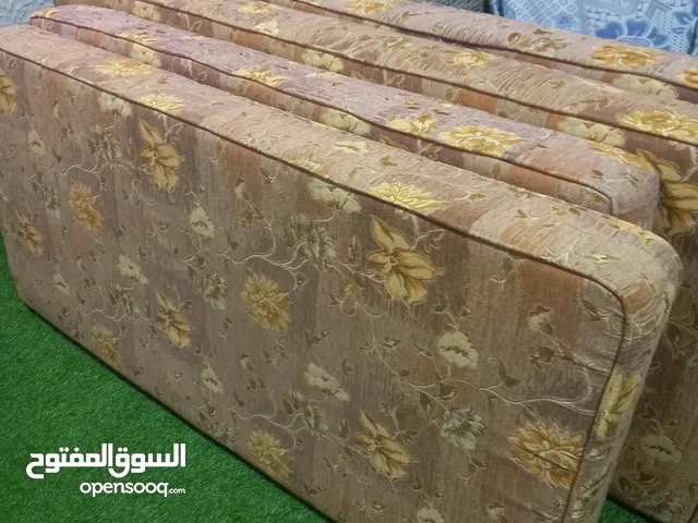 فرشات سفنج مع مساند و ركايات  للبيع