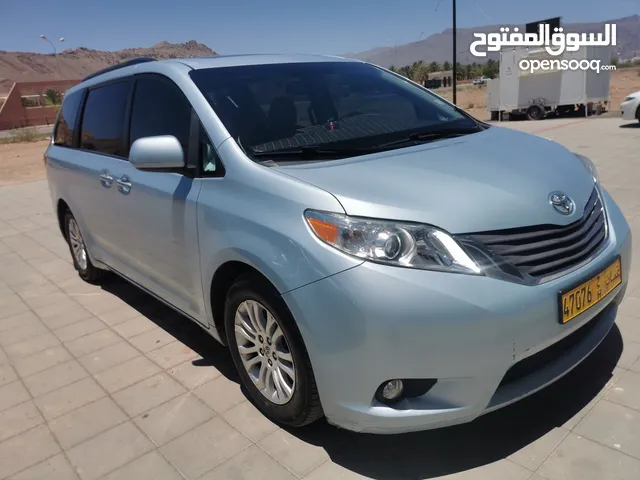 Toyota Sienna 2015 in Al Dakhiliya