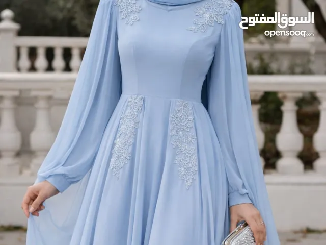 فستان أزرق فاتح
