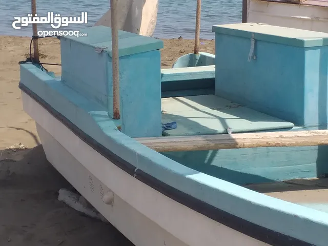 قارب مع ملكيه للبيع